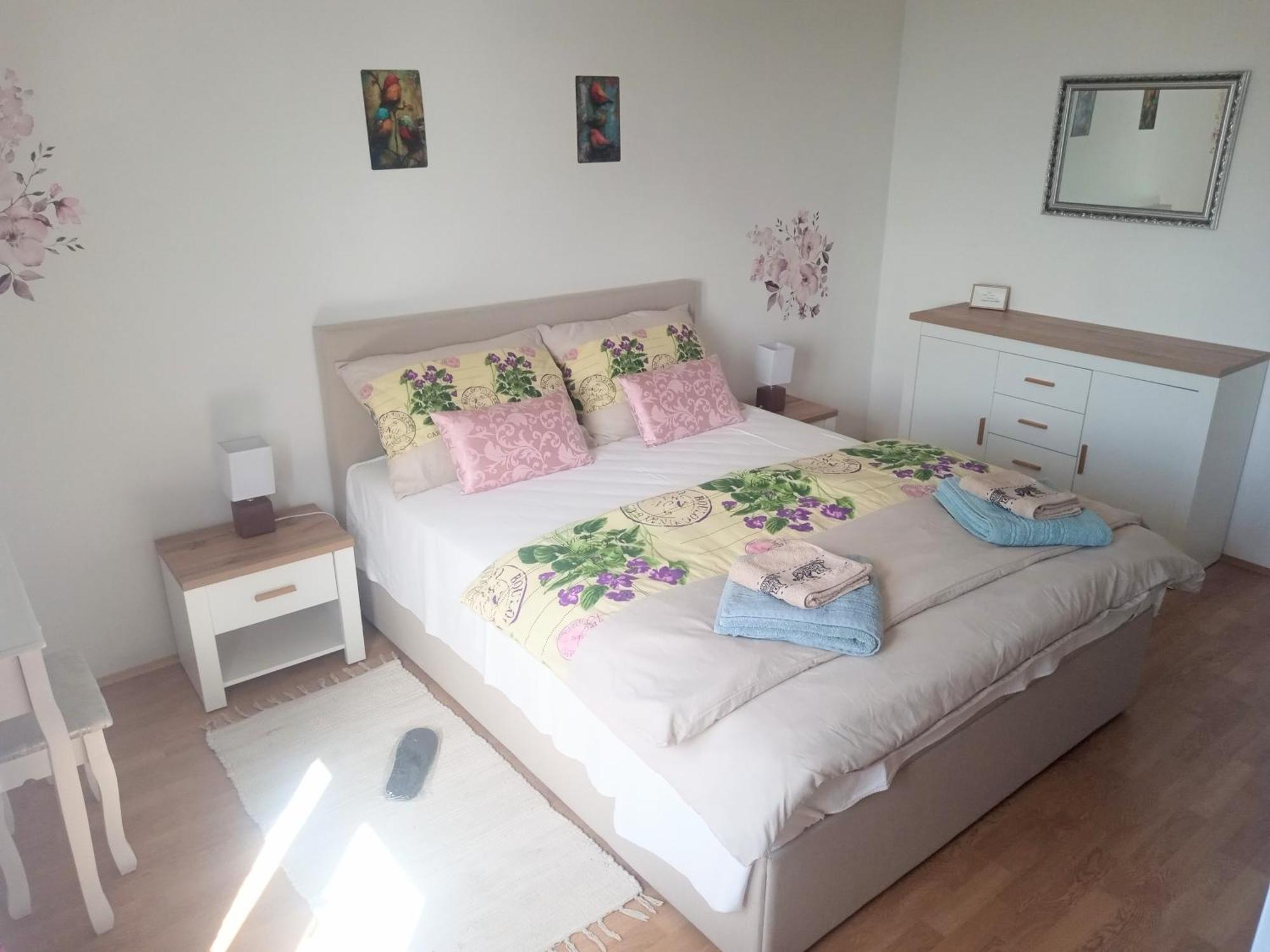 Apartman Petra Сень Экстерьер фото